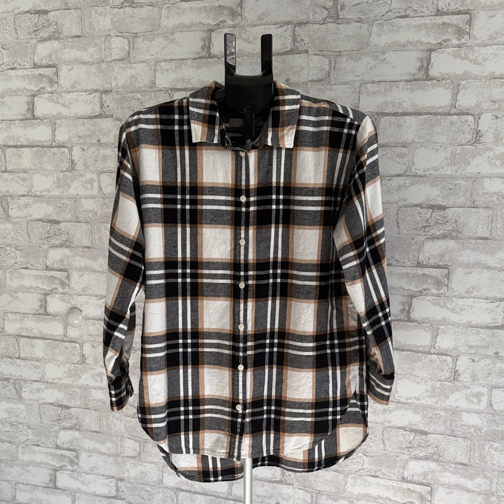 LOFT Women's Plaid Button-Down Shirt in Black, White, and Tan